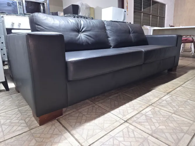 Sofá Couro Living 4 Lugares, 2,40 L + Entrega gratis em Sorocaba