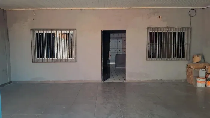 Aluga-se casa no bairro são Sebastião 2