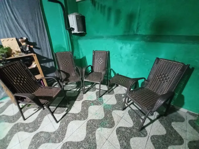 Conjunto de cadeiras e mesa