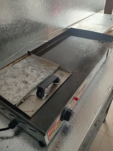 Chapa Elétrica para lanches com prensa