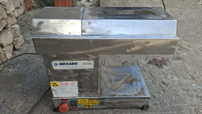 Amaciador de Carne Elétrico Profissional. Marca Beccaro. Valor: 1.500,00 reais.