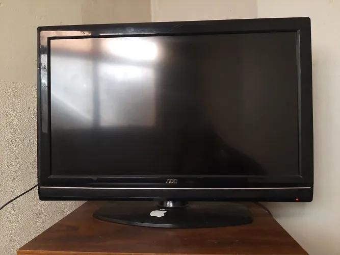 Vendo tv da marca "aoc" antiga de 32 polegadas 