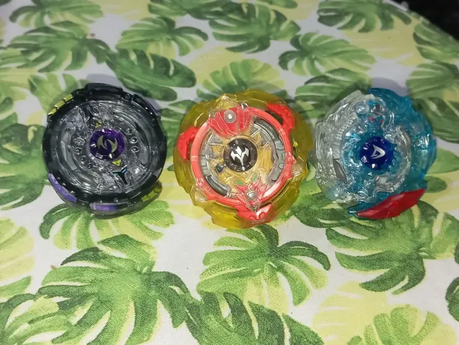 Lote de Beyblade Burts God Takara tomy