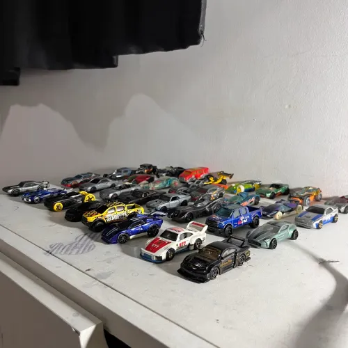Coleção com 32 Hot Wheels Originais - Excelente Estado