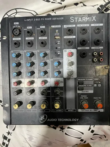 Mesa de som Starmix 4 canais