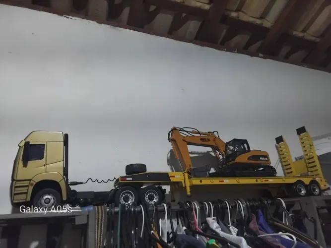 Brinquedo trator 