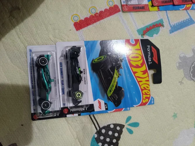 Hotwheels F1 - Aston Martin + kick Sauber