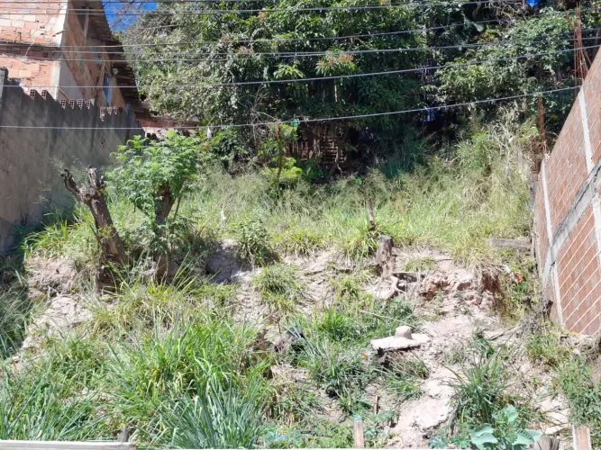 ? VENDE-SE OU TROCA-SE LOTE - 188 m²
