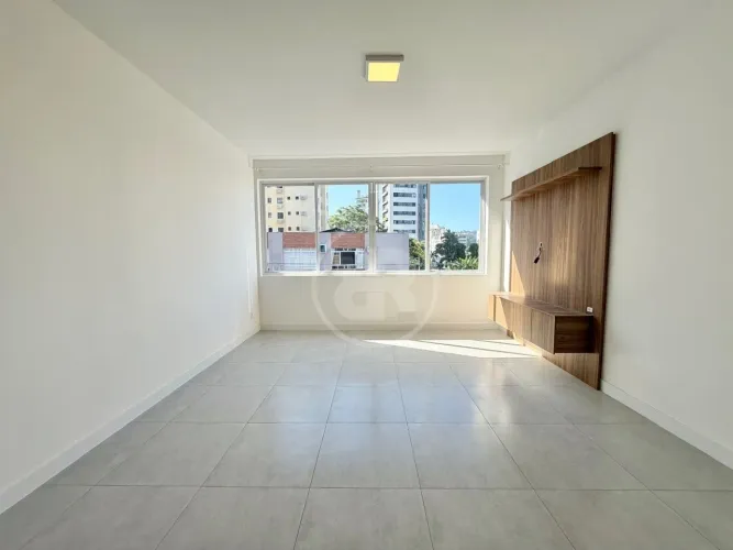 Apartamento com 2 dormitórios, sendo 1 suíte, localizado no Centro de Blumenau