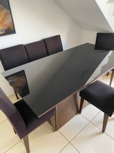 Mesa de Jantar com tampo de vidro preto + 6 cadeiras