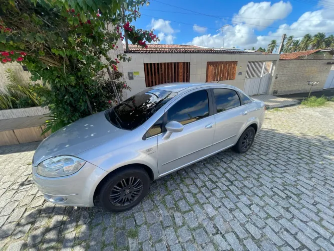Fiat Linea LX 1.9/ 1.8 Flex 16V Dualogic 4P 2011
