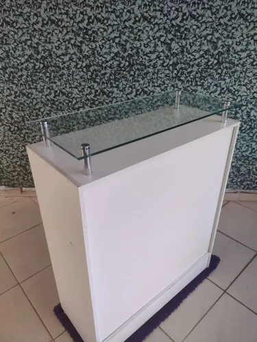 Balcão Colméia com Tampo de vidro 6mm