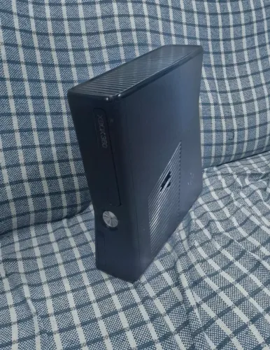 Xbox 360 liga mais da luz vermelha a negociar