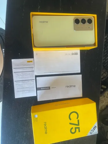 Realme C75 na caixa