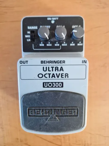 Pedal Behringer Ultra Octaver UO300