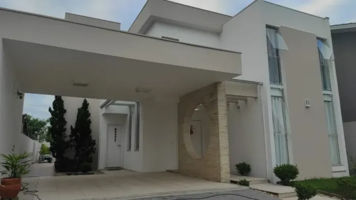 Casa de Luxo com Piscina Disponível