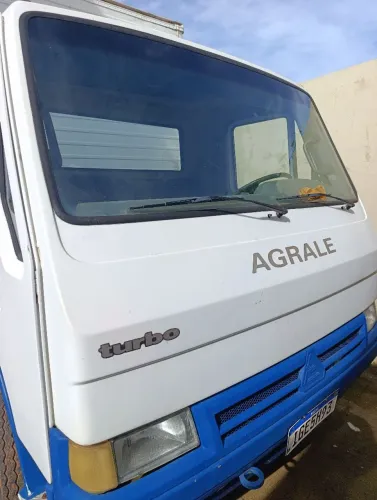 Caminhão Agrale 7500 turbinado baú
