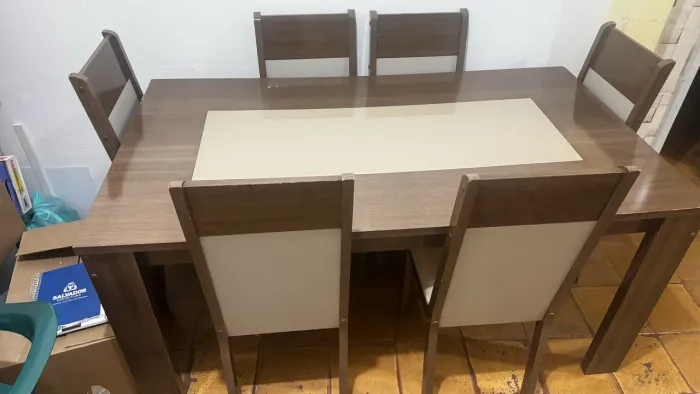 Mesa com centro de vidro 06 cadeiras