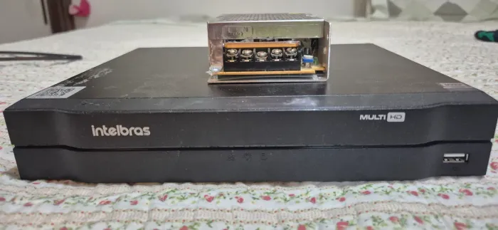 Vendo DVR 4 canais e fonte de alimentação.