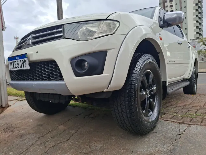 Mitsubishi L200 Triton HPE 3.2 CD TB Int.diesel AUT 2011