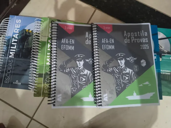 Livros militares do colégio Elite 9°ano