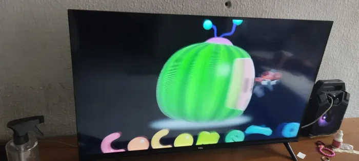 Tv pegando tudo normal, estamos de viagem tentamos vender TD mas sobrou ela quem quiser