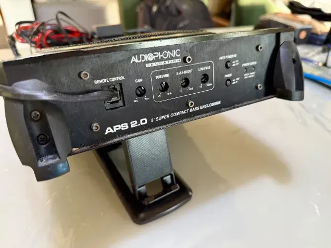 Caixa de som automotiva Amplificada Audiophonic APS 2.0 Slim 8" + Chicote + Controle