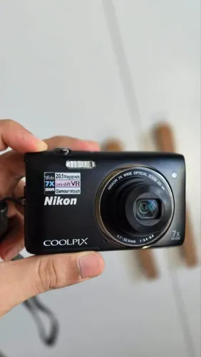 Câmera Nikon Coolpix S3500 - 20.1 mp & 7x Zoom