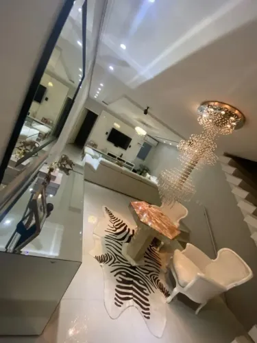 Sobrado com 4 dormitórios à venda, 315 m² por R$ 910.000,00 - Flamboyant - Taubaté/SP
