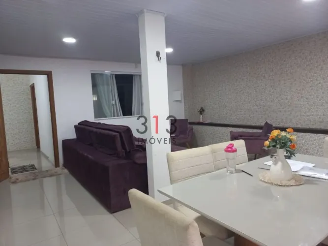 CASA Duplex toda reformada em porcelanato com amplas portas e janelas em esquadrilhas e vi