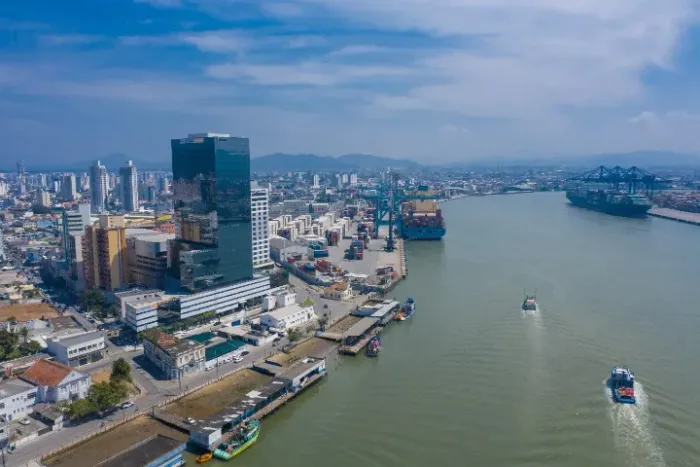 Ampla sala no coração da cidade, 609 m², sua empresa deve estar aqui !!