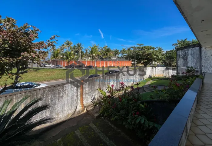Casa ampla 30 mts da praia, na Praia da Enseada à venda, Guarujá, SP