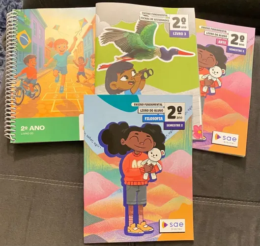 Vendo livros 2° ano Elo Kids