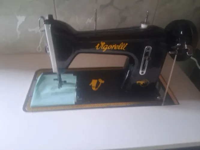 Vendo uma máquina vigorelle costura reta