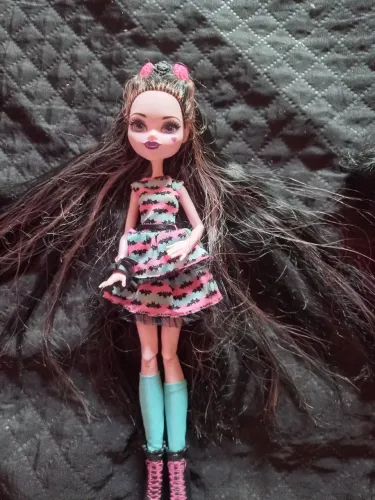 Vendo draculaura party hair g2 usada