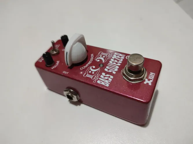 Pedal Baixo XVive B1 Bass Squeezer Compressor Overdrive Contrabaixo Signature