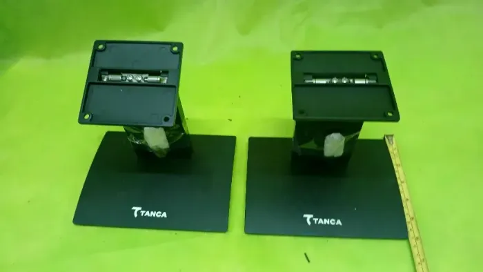 Par de Suportes de Mesa Tanca VESA para Monitor Touch Screen R$30 cada