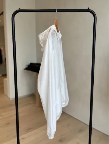 Corta Vento Masculino Branco com Capuz
