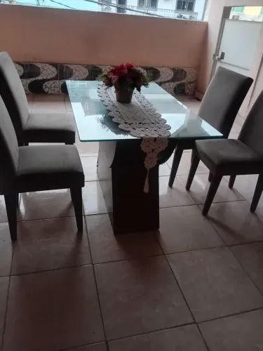 Mesa de jantar 4 cadeiras