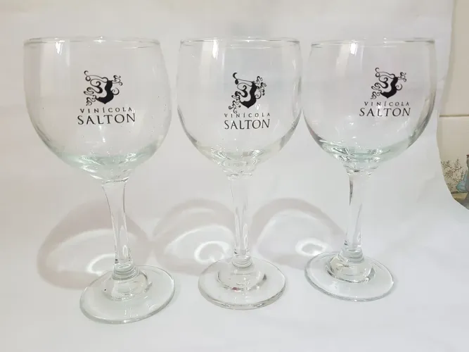 3 taças de vinho Salton