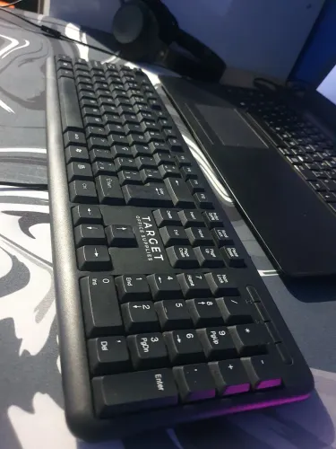 Teclado com Fio Target Office Supplies - Ótimo Estado