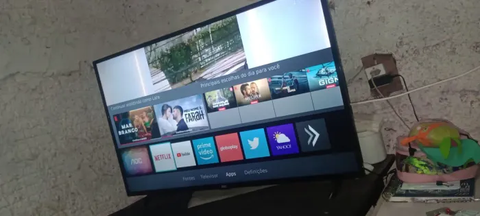 SMARTV AOC NOVA, 43 POLEGADAS, 2 CONTROLES E ANTENA NOVA.