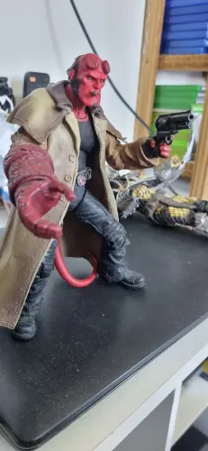 Boneco hellboy