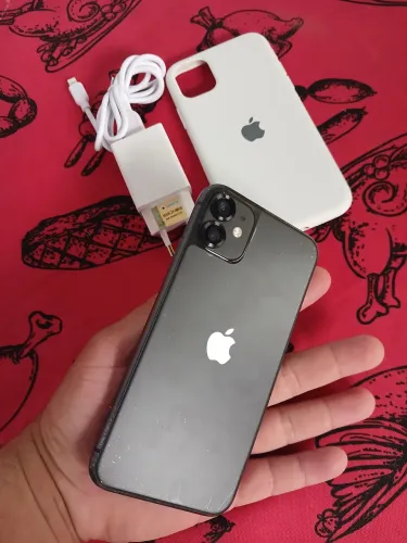 Iphone 11. 800$ pra vender logo! Retirar no bairro Santa Maria!