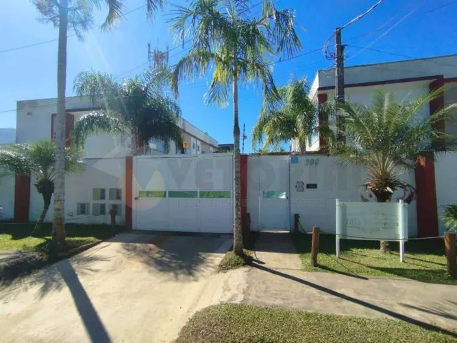 Sobrado em condomínio à venda em Caraguatatuba, Massaguaçu, com 2 quartos, 82m²