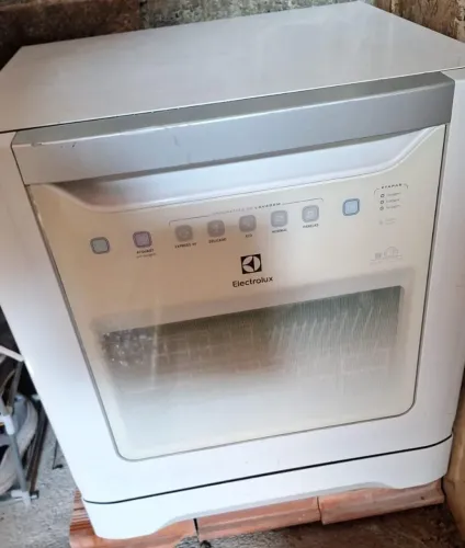 Máquina de lavar louça eletrolux 