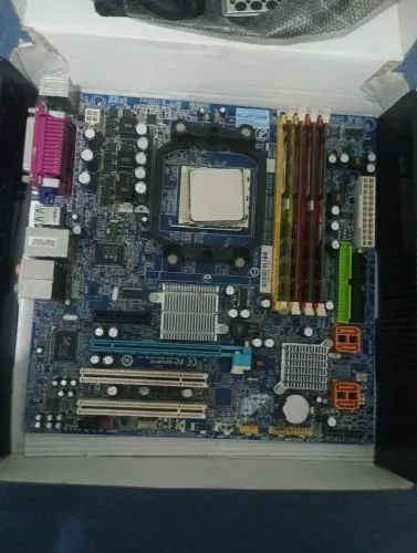 Kit pc AMD. 8gb ram DDR2 4 pentes de 2 gb 1 processador AMD ATHLON cooler! Tudo novo!!