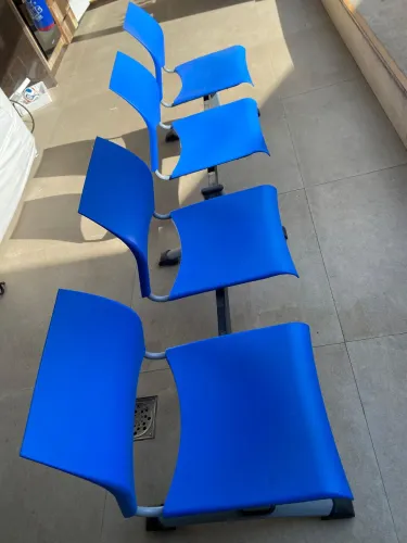 Conjunto de Longarinas Plásticas Azuis (2 e 4 Lugares)
