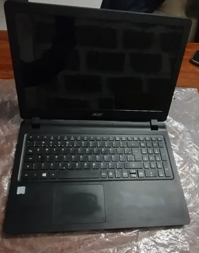 Notebook Acer ES1-572