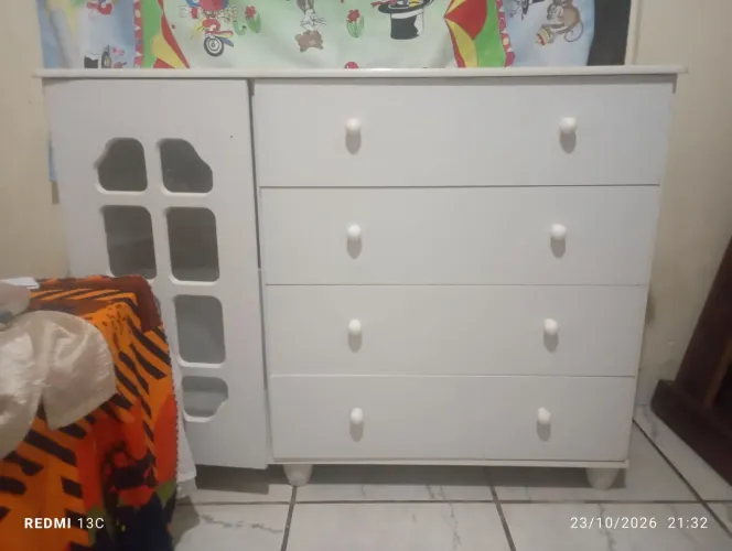 Vende-se cômoda apenas alguns detalisinhos 180$